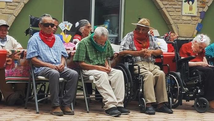 Ofrece DIF local fiesta mexicana a adultos mayores