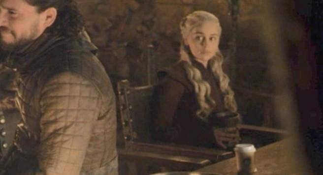 Emilia Clarke reveló quién fue el culpable de dejar un vaso de Starbucks en GOT