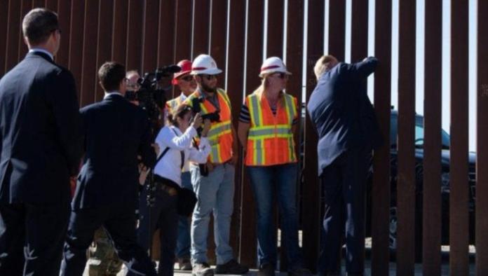 Trump firma muro fronterizo y lanza amenaza a México