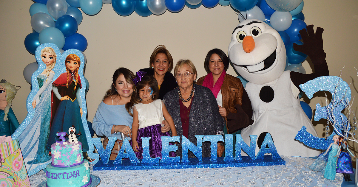 Valentina celebra con Frozen
