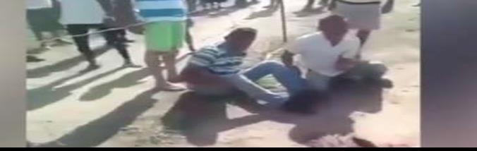 VIDEO: Linchan a dos hombres que descuartizaron a caballo para comérselo