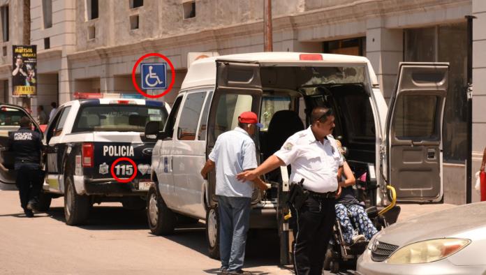 Exhiben policías su ‘discapacidad’