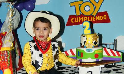Víctor Manuel Navarro festeja su cumpleaños como "Woody"