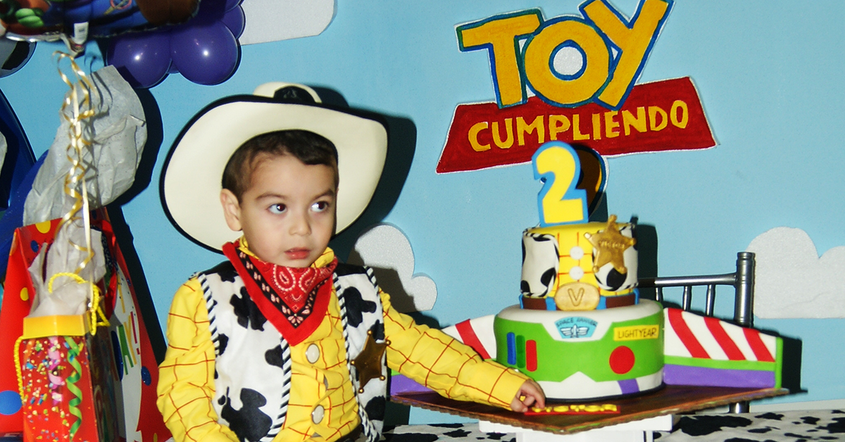 Víctor Manuel Navarro festeja su cumpleaños como “Woody”