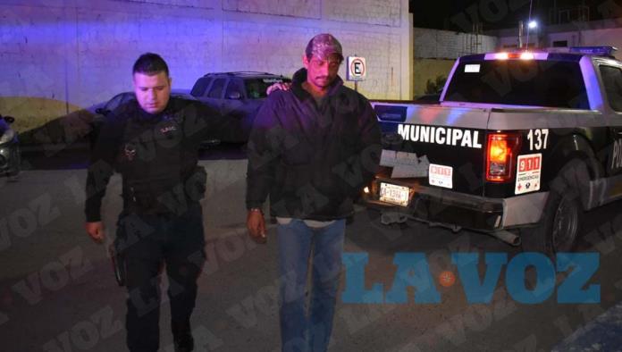 Causa destrozos en casa de sus padres