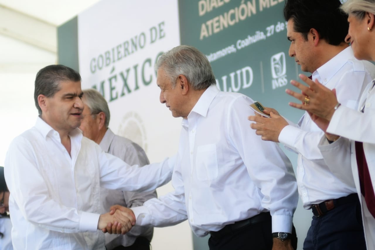 RECORREN AMLO Y RIQUELME HOSPITAL RURAL EN MATAMOROS