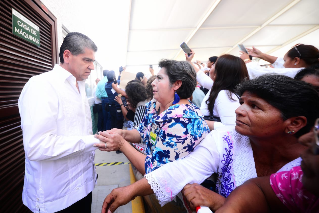 RECORREN AMLO Y RIQUELME HOSPITAL RURAL EN MATAMOROS