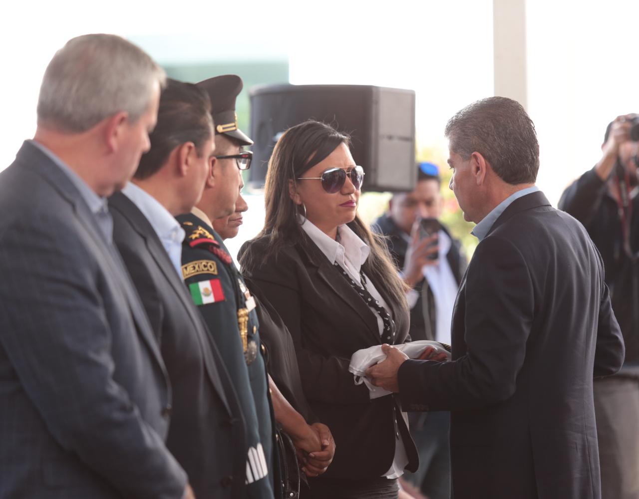 RINDE GOBIERNO DE COAHUILA HOMENAJE A OFICIALES CAÍDOS EN VILLA UNIÓN