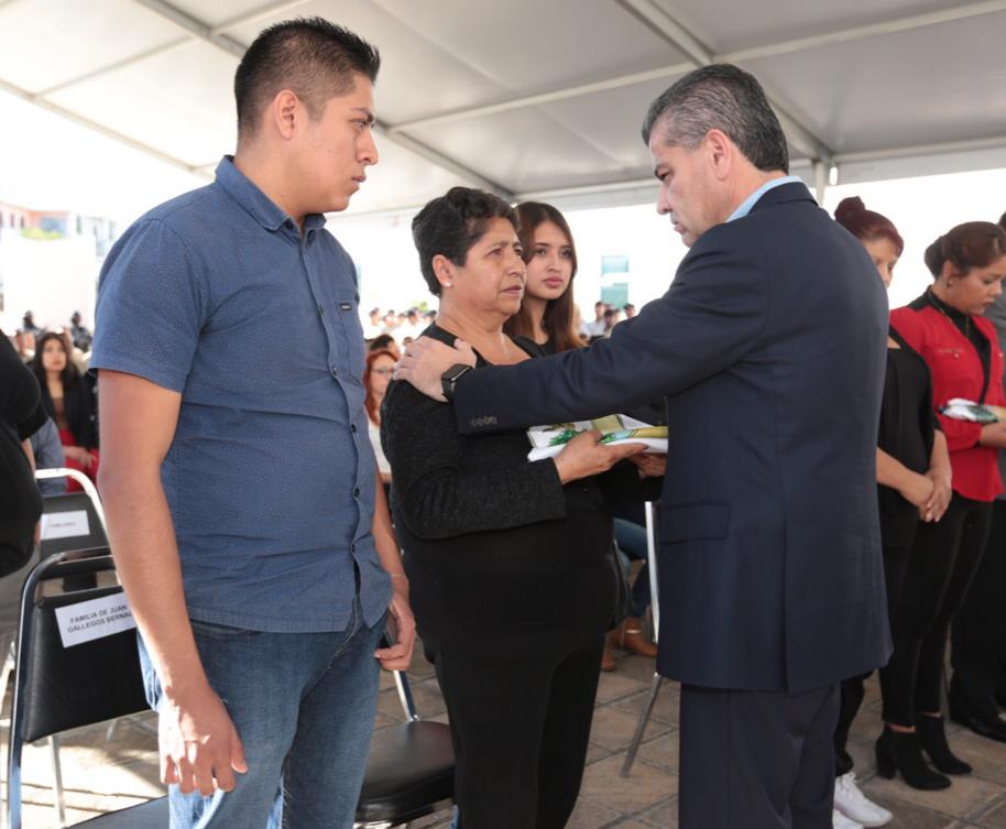 RINDE GOBIERNO DE COAHUILA HOMENAJE A OFICIALES CAÍDOS EN VILLA UNIÓN