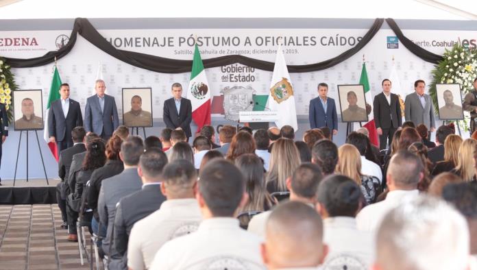 RINDE GOBIERNO DE COAHUILA HOMENAJE A OFICIALES CAÍDOS EN VILLA UNIÓN