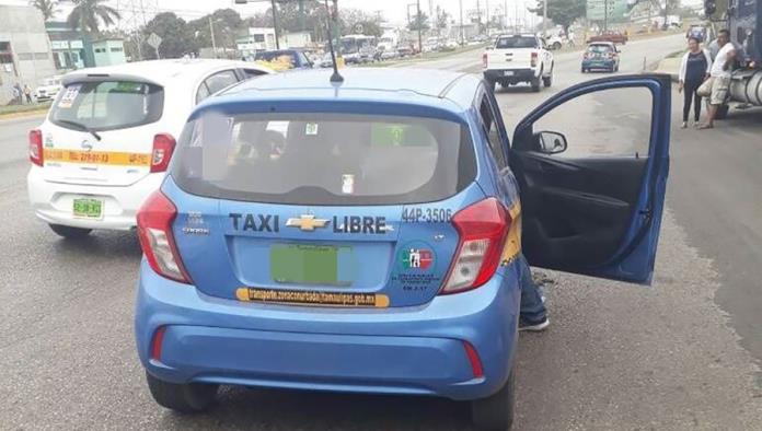 Taxi embiste a abuelita y a su nieto de seis años