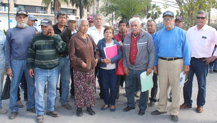 Reclaman excedente de pensiones