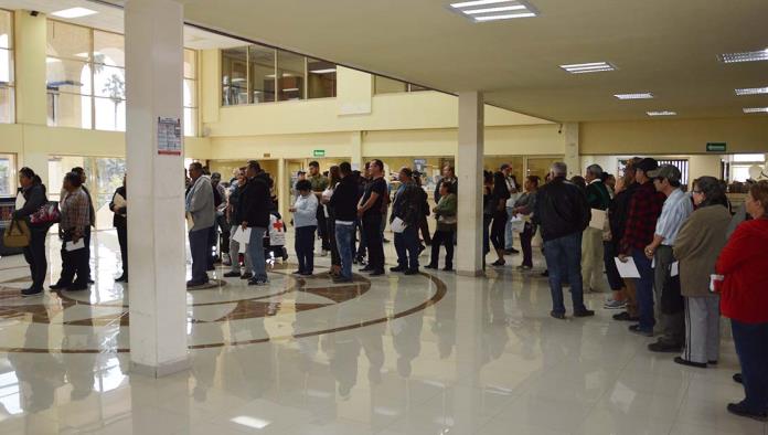 Denuncian mal trato en el pago de predial