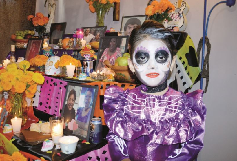 Realiza Iker un altar de muertos