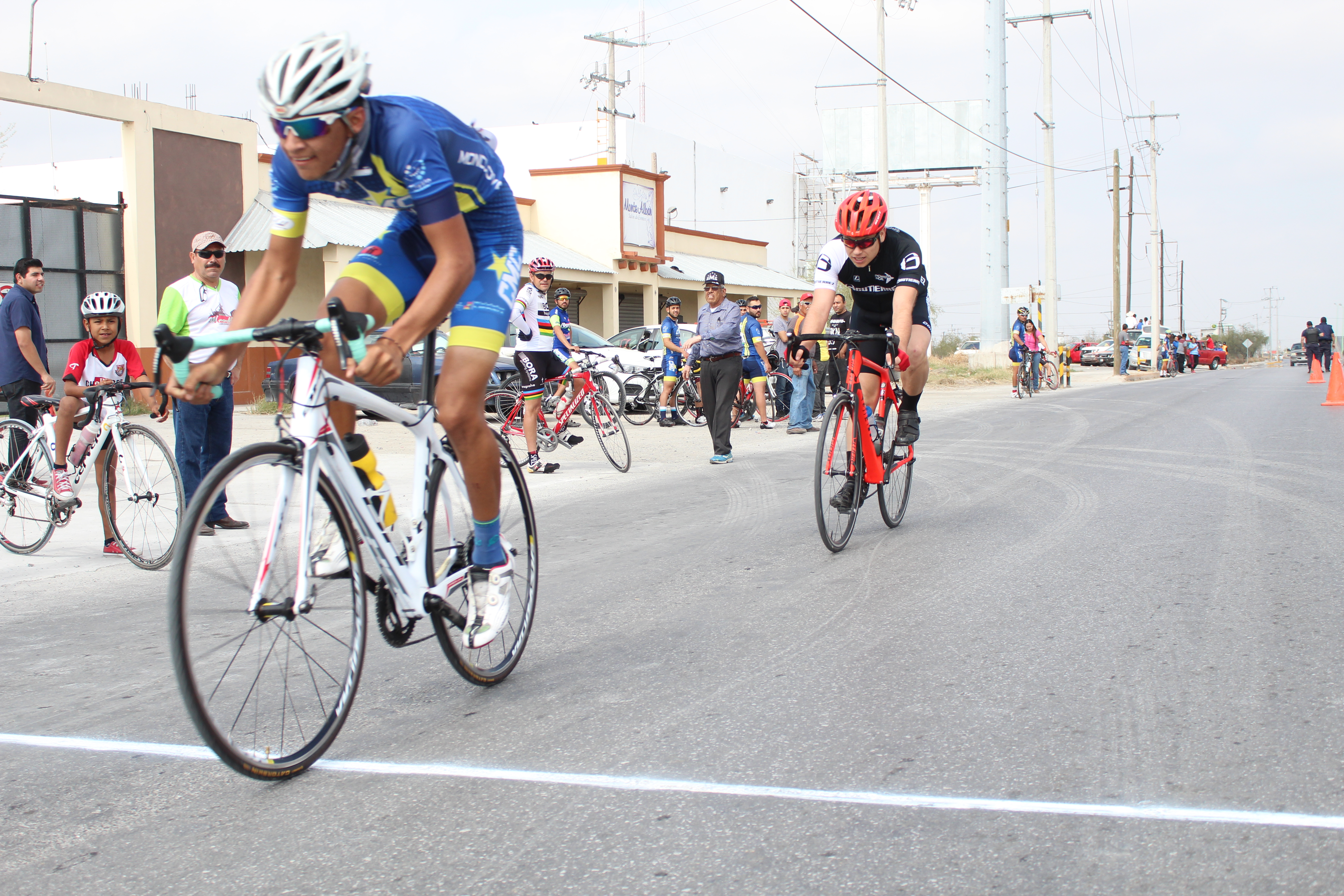 Van por homenaje ciclista