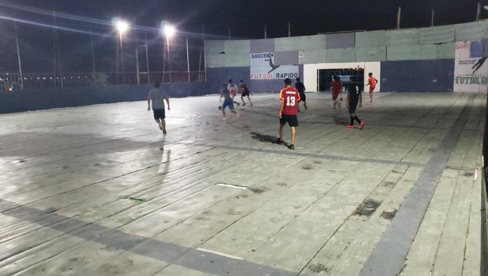 La Juárez vence seis goles a cuatro a Los Mecánicos en el futbol rápido