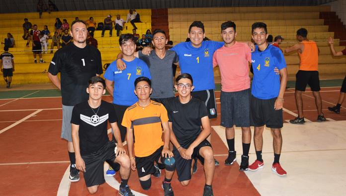 Uaperros apabullan a los Lobos en el voleibol Liga municipal
