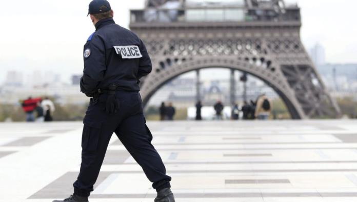 Reabren torre Eiffel, en París, Francia, tras falsa amenaza de bomba