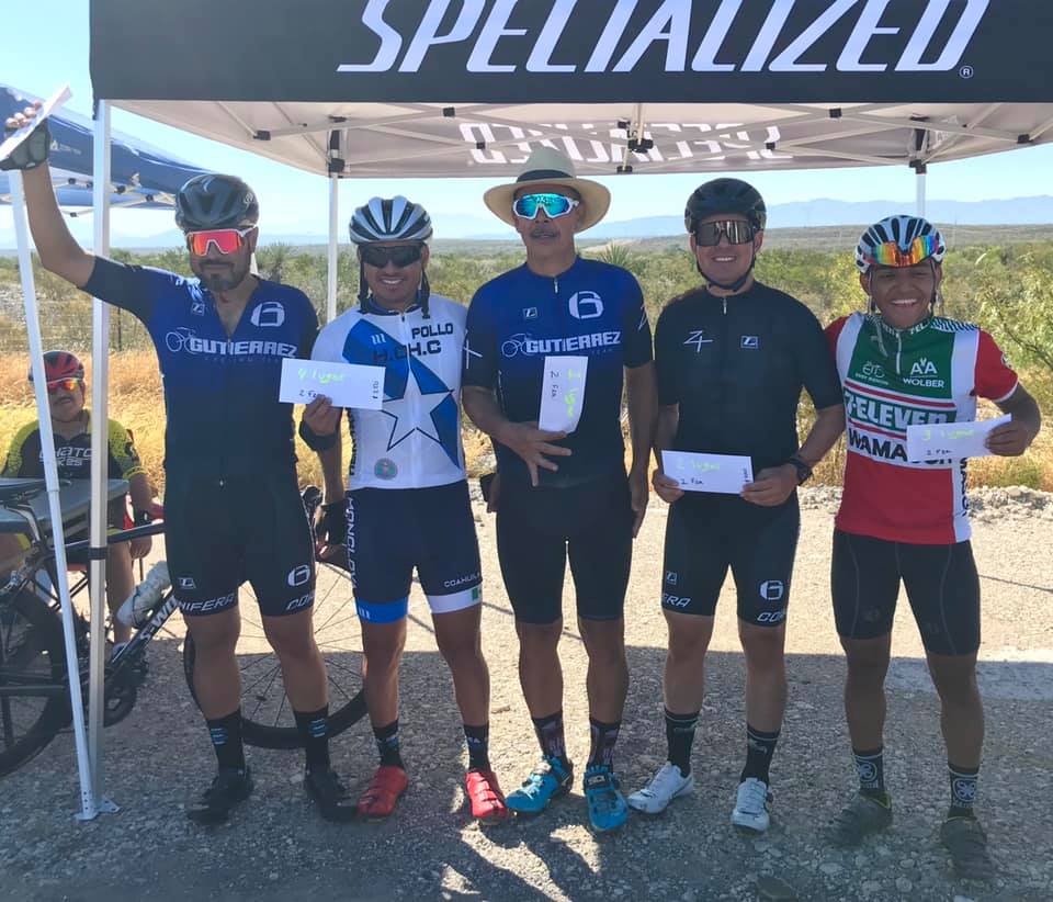 Éxito en carrera de ciclismo