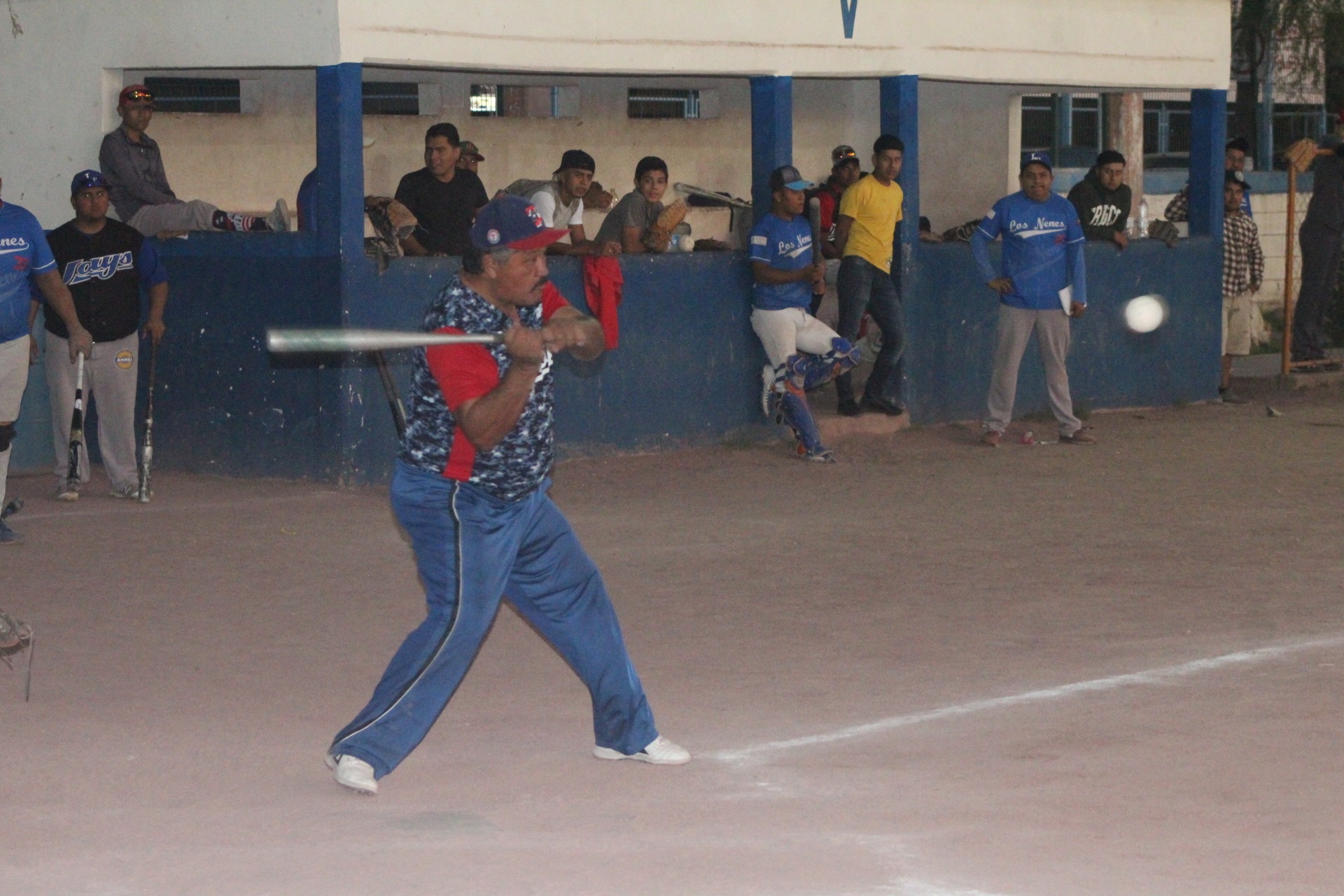 Los mejores a semifinales en la liga Softbol Acero