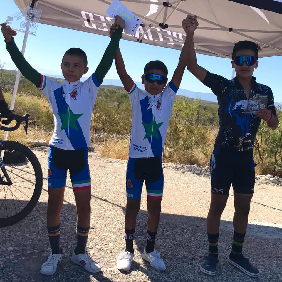 Éxito en carrera de ciclismo