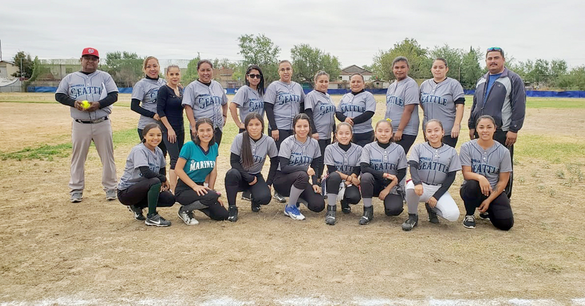 Standing en el Softbol femenil Sector Sur