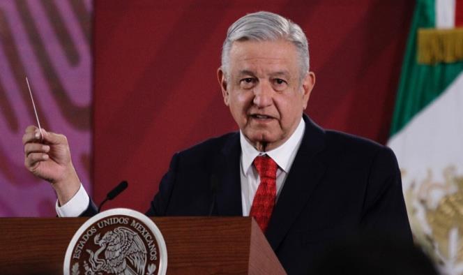 Lamenta López Obrador que no haya recorte a recursos de partidos