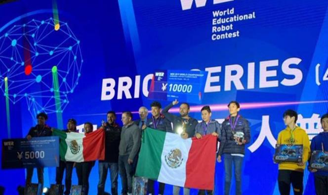 Alumnos del Conalep ganan torneo de robótica en China