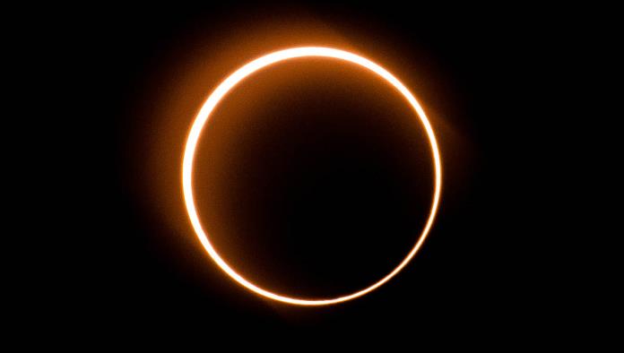 Extraño eclipse solar con ‘anillo de fuego’ oscurece África y Asia