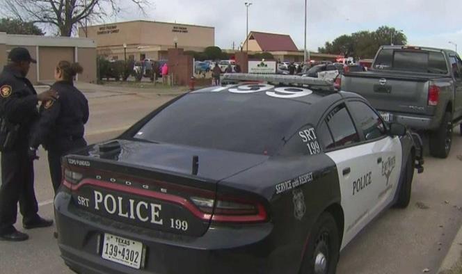 Tiroteo en iglesia deja al menos 2 muertos en Texas