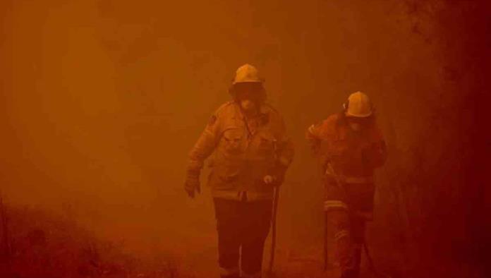 Australia arde, el país se ahoga en llamas y humo tóxico