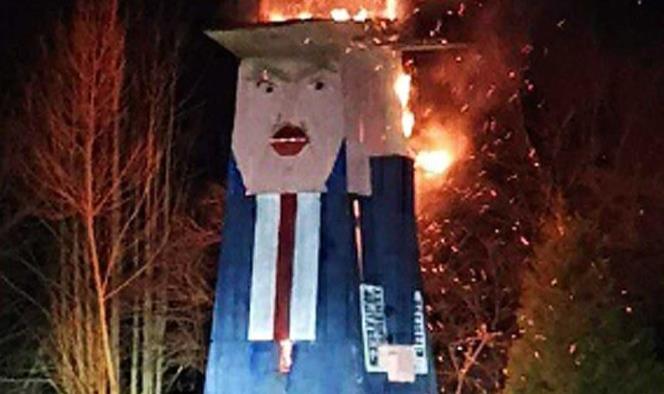 Arde ‘Estatua de la Libertad de Trump’, en Eslovenia