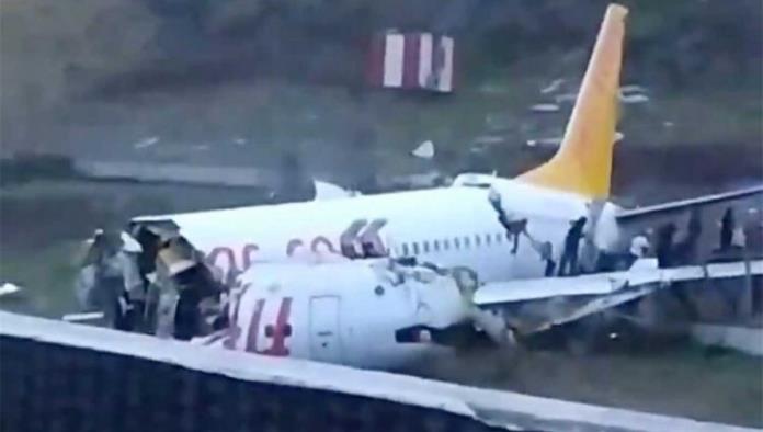 Avión se parte tras aterrizaje fallido en Turquía; hay heridos