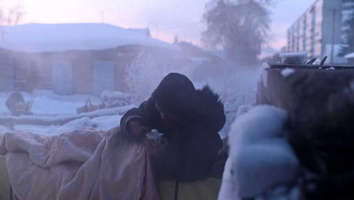 Así sobrevive un indigente en Siberia, a -30°C