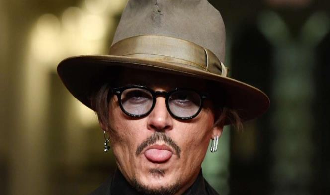 Johnny Depp demanda a periódico por acusarlo de golpear a su ex