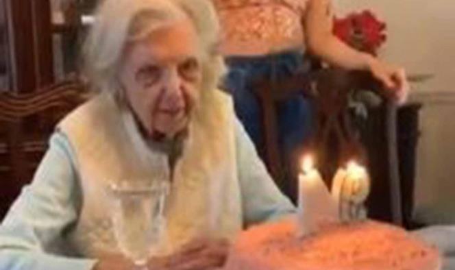 Abuelita cumple 94 años y pide inesperado deseo; se hace viral