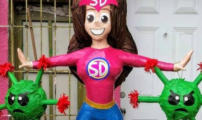 Porque no podía faltar… crean piñata de Susana Distancia