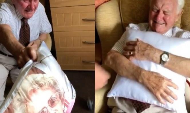 Abuelito llora de emoción al recibir un cojín con la foto de su esposa muerta