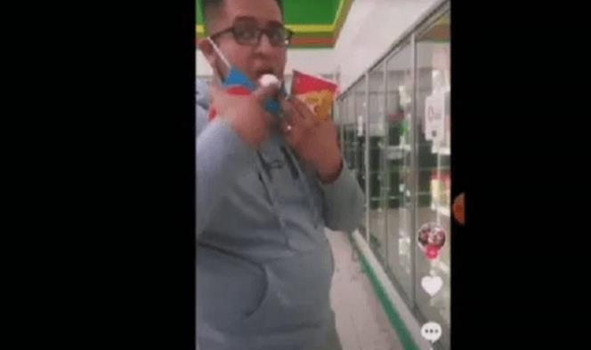 Joven prueba helado y lo regresa al refri; suben video a Tik Tok