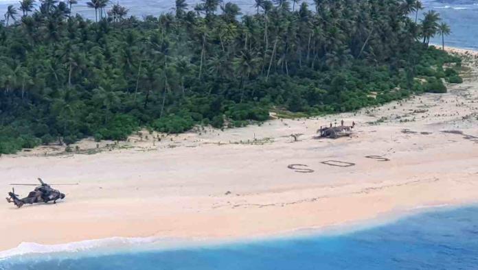 Los rescatan de isla desierta por una señal SOS en la arena
