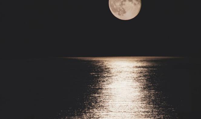 La Luna podría tener más agua congelada de lo que se cree