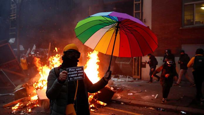 Disturbios sacuden a Francia en reclamo de ley de seguridad