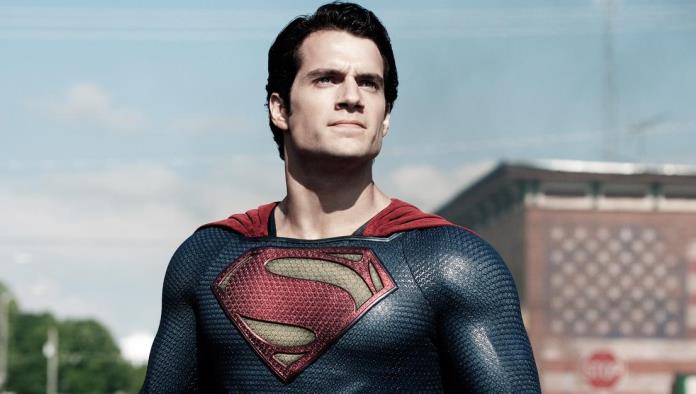 Negocia Henry Cavill su regreso como Superman