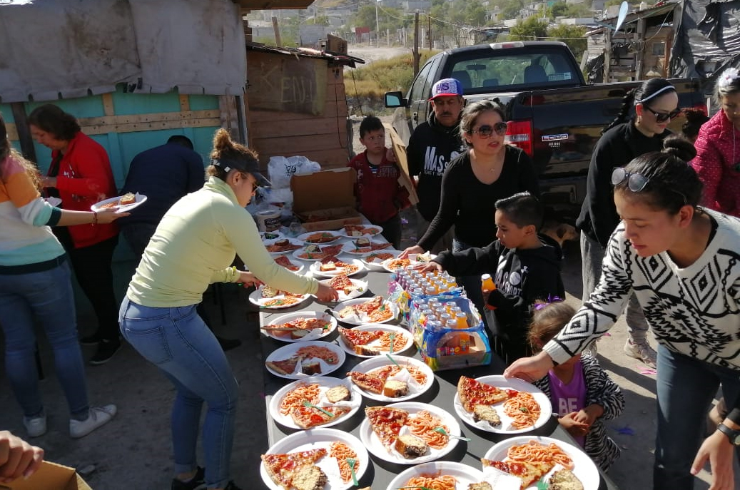 Adelantan Navidad a niños de bajos recursos