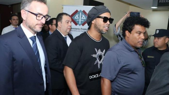 Ronaldinho está siendo investigado por lavado de dinero en Paraguay