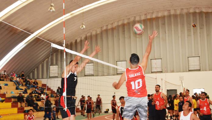 UANE y Bravos emocionan con su rivalidad en el voleibol