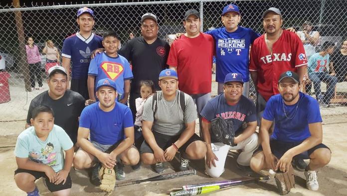 Los Miserables vencen 14-13 a Los Mavericks