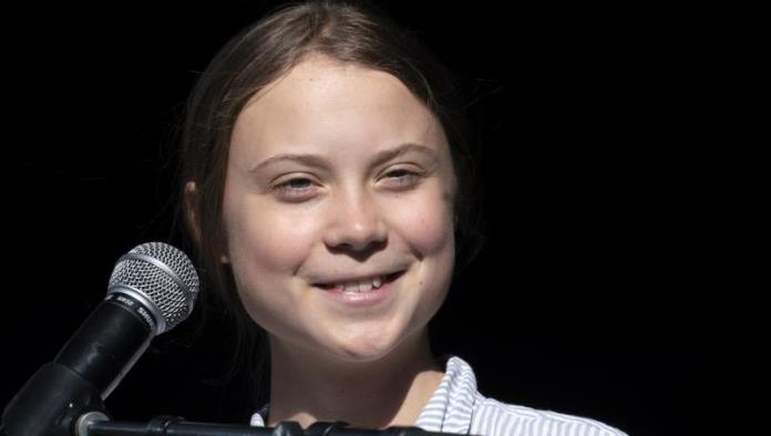 Empresa malinterpreta a Greta Thunberg al tuitear sobre tren abarrotado; exhibe que viaja en Primera Clase