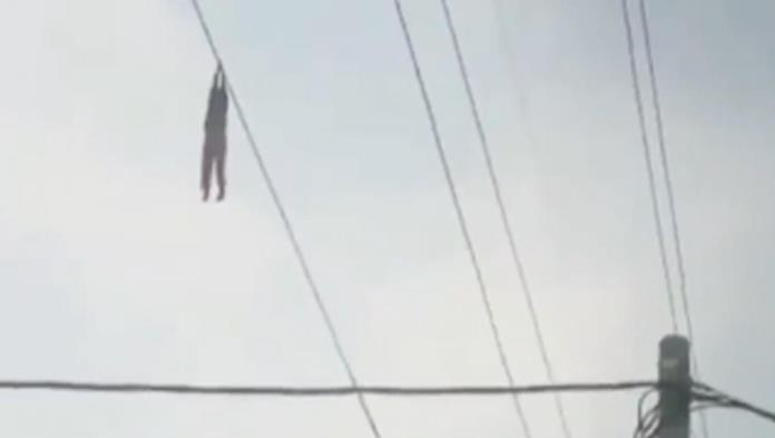 VIDEO: Una niña pide socorro mientras cuelga de un cable eléctrico a 15 metros del suelo