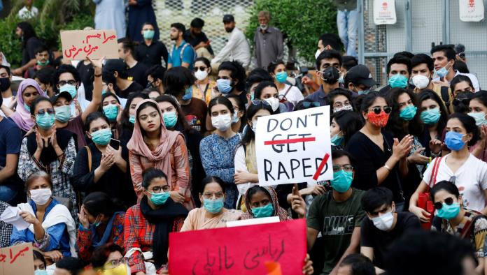 Acusan a 15 hombres en Pakistán de raptar y violar a dos hermanas adolescentes durante varios días